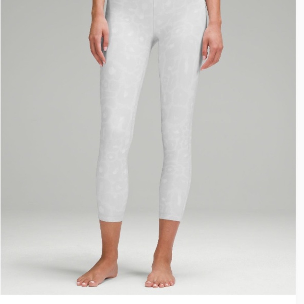 Lululemon align high rise pant-25 inch in Grey leopard- Sz 0